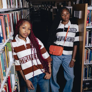 T-shirt Polo Oversize in Morbido Cotone con Patch Ricamata 3D Personalizzata <span class=keywords><strong>a</strong></span> <span class=keywords><strong>Righe</strong></span> Bianche <span class=keywords><strong>e</strong></span> Nere, Vestibilità Ampia <span class=keywords><strong>e</strong></span> Spalle Cadenti - Product Image 5