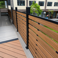 Clôture extérieure en composite bois-plastique (WPC) résistante aux taches, aux UV, à l'eau, durable et écologique, avec design à lattes