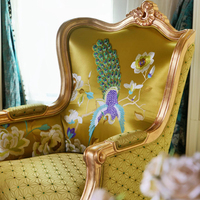 Chaise longue d'appoint de luxe royale en bois massif antique, design en feuille d'or fait main, tissu en soie, meubles classiques