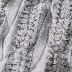 Descargado cepillado suave en relieve sin desprendimiento tela de piel de conejo de imitación para manta de ropa personalizada al por mayor tela de piel sintética
