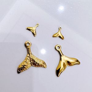 Breloques queue de baleine animal Accessoires de <span class=keywords><strong>fabrication</strong></span> de <span class=keywords><strong>bijoux</strong></span> en acier inoxydable PVD plaqué or 18 carats Pendentif queue de sirène <span class=keywords><strong>Grossiste</strong></span> - Product Image 6