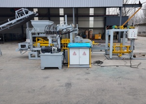 Machine de fabrication de blocs de béton creux entièrement automatique hydraulique QT4-15B, machine à pavés pleins, machine à briques autobloquantes - Product Image 3