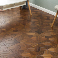 Parquet en bois massif européen à motifs personnalisés, antique, lisse, brossé, texture en incrustation, système de clic, villa, appartement, hall, école