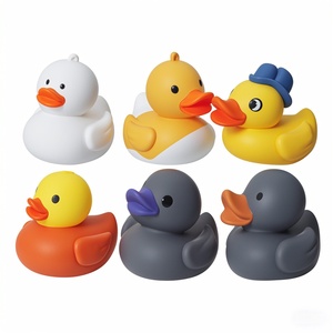 Tùy Chỉnh Bán Buôn Nhà Máy Trực Tiếp Gói Cao Su Vịt Bé Tắm Đồ Chơi Thân Thiện Với Môi PVC Nhựa Vàng Tắm Vịt Squishy Đồ Chơi - Product Image 6