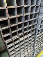 Tube carré en acier au carbone structurel pour les projets de construction, de fabrication de machines et d'ingénierie
