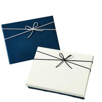 Boîte en carton rigide texturé avec fermeture à nœud en ficelle, emballage cadeau de luxe pour accessoires