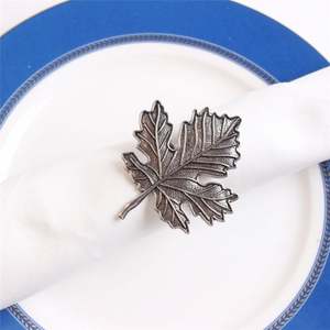 ห่วงรัดผ้าเช็ดปากลายใบเมเปิ้ลโลหะหรูหราสีเขียว/ทอง/เงินร่วมสมัยพร้อมสำหรับงานแต่งงานโต๊ะคริสต์มาส - Product Image 6