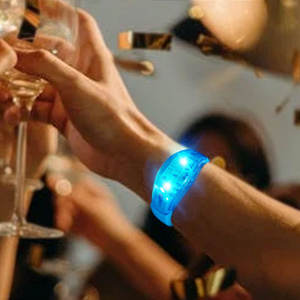 Neonglo הוביל קול מופעל wristbands מהבהב אור את צמיד גומי צמידי גומי צד - Product Image 1