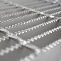 Grille en acier inoxydable dentelée, robuste, antidérapante, pour passerelles extérieures, plateforme de circulation, galvanisée à chaud, confortable pour la marche