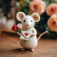 Petite poupée souris en feutre doux et durable en forme de cœur, avec rose et lettre d'amour, jouet cadeau Saint-Valentin pour usage intérieur