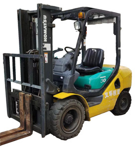 Chariots élévateurs Komatsu d'occasion de 3 tonnes, modèle FD30, pneus pleins diesel, tous en stock, pas cher, d'origine japonaise - Product Image 1