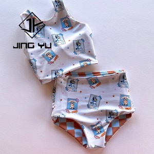 Pantalones Cortos Deportivos para Niños de Alta Calidad, Personalizados con MOQ Bajo, Estampados y Elásticos, Hechos de Nailon Reciclado - Product Image 4