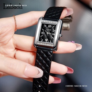 Montre à quartz carrée minimaliste de style rétro avec bracelet en cuir classique - Product Image 5