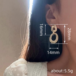 Orecchini Pendenti Geometrici a Spirale con Zirconi per Donne, Gioielli Minimalisti per Uso Quotidiano - Product Image 4