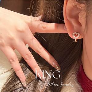 Boucles d'oreilles clous King Heart en argent sterling S925 plaqué or avec moissanite, pour un usage quotidien - Product Image 3
