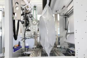 Máquina Automática de Alta Velocidad para Fabricar y Empacar Vasos de Papel TINCHIN con Conteo Láser, Conexión con Máquina Formadora - Product Image 5