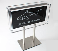 Support d'affichage personnalisé en acrylique transparent moderne avec base en acier inoxydable pour la publicité du logo de la marque en magasin de détail