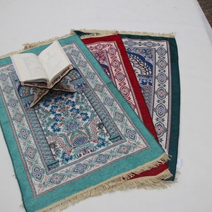 Alfombra de Oración Musulmana de Chenilla con Estampado Floral Completo, Duradera, Lavable, Antideslizante y de Pelo Corto - Product Image 1