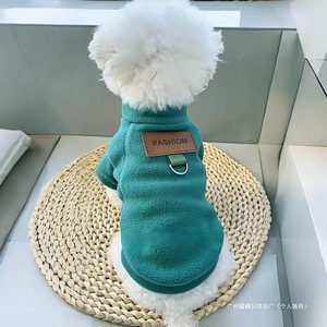 เสื้อผ้าสำหรับสุนัขและแมวสำหรับฤดูหนาว ผ้าฟลีซหนานุ่ม สีพื้น เรียบง่าย สไตล์ลำลอง แฟชั่นสำหรับสัตว์เลี้ยง - Product Image 1