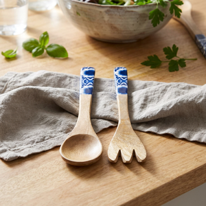 Utensilios para ensalada de madera con mangos con diseño azul - Product Image 3