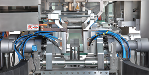 Ligne de perfusion de <span class=keywords><strong>3</strong></span> ans de garantie pour le système de remplissage par soufflage pour les bouteilles PP de fluides IV/machine à flacons compte-gouttes - Product Image 3