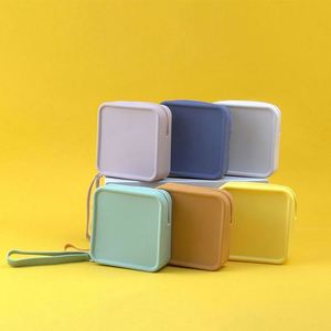Porte-monnaie mini tendance, pochette carrée portable pour écouteurs, fermeture éclair étanche, petite bourse à monnaie en silicone durable pour les voyages - Product Image 1
