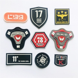 Étiquettes en caoutchouc souple PVC 3D pour vêtements - Product Image 2