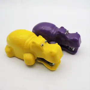 Copllent üreticileri doğrudan tedarik masaüstü zımba hayvan şekli zımba sevimli Hippo plastik zımba