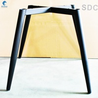 Vente en gros Chaise moderne noire en fonte, pieds coniques à 4 pieds pour salle à manger, hôtel, cuisine extérieure, utilisation canapé d'hôpital