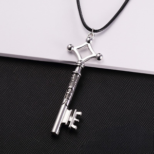 Kalung Liontin Kunci Logam Anime <span class=keywords><strong>Attack</strong></span> on <span class=keywords><strong>Titan</strong></span> Kalung Kulit Pria Kalung Anime - Product Image 2