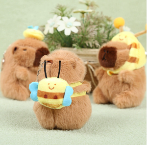 Nuevo XS Capybara llavero de felpa travestismo mochila comida hamburguesa patatas fritas pirata Chef Croissant sombrero de abeja juguetes de animales forro de malla - Product Image 4