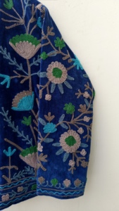 Veste en coton matelassée tissée à la main Suzani en polaire pour femme, coupe classique, idéale pour l'hiver - Product Image 3