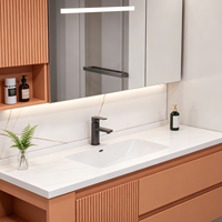 Ensembles de meubles-lavabos modernes en bois avec aspect marbre et miroir LED encadré pour projets résidentiels et hôteliers, personnalisation OEM