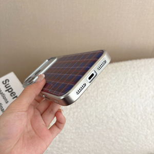 เคสย้อนยุคลายสก๊อตสีแดงสำหรับ iPhone 16 Pro Max, เข้ากันได้กับ iPhone 17, 15/14, เคสเรซิ่นชุบเงิน - Product Image 4