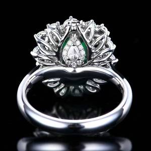 Anillo de Esmeralda Natural de Zambia de 1.76 Quilates con Diseño de Halo Radiante de Lujo, Oro de 18K, 37 Piedras de Diamante, Joyería de Alta Gama - Product Image 2