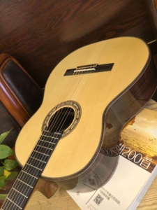 Chitarra classica sinistra personalizzata di alta qualità a <span class=keywords><strong>7</strong></span> <span class=keywords><strong>corde</strong></span> da 39 pollici tutto in legno di rosolo rosso con tastiera in ebano - Product Image 3