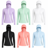 Hoodie asymétrique personnalisé OEM pour femme avec protection solaire, masque facial intégré, visière structurée, ventilation découpée au laser, UPF 50+