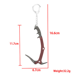 พวงกุญแจโลหะรูปขวานปีนเขาสีแดงจากเกมทอมบ์ไรเดอร์ สำหรับผู้ชาย - Product Image 5