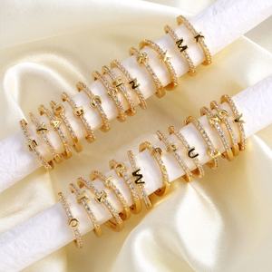 Hete Verkoop Goedkope Prijs Mode Sieraden Vergulde Minimalistische Koperen Messing Brief Ring Zirkoon 26 Initialen Verstelbare Ringen Vrouwen - Product Image 2