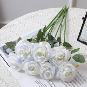 زهور اصطناعية مخملية فردية رائجة البيع بالجملة لتزيين حفلات الزفاف وتنسيق الطاولات، ورود حمراء طويلة الساق للديكور - Product Image 6