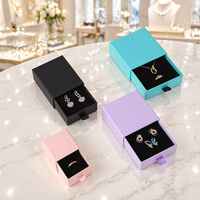 Boîte à bijoux coulissante en papier écologique avec logo personnalisé en gros pour bagues, boucles d'oreilles et colliers