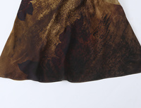 Robe midi décontractée et élégante pour femme, nouvelle collection été 2026, imprimé tendance, col halter, style rétro chic sans manches, coupe ajustée.