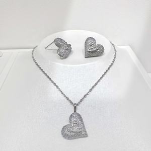 Ensemble collier et boucles d'oreilles en argent sterling 925 plaqué or 14 carats, motif cœur et papillon, luxe élégant, bijoux fantaisie. - Product Image 5