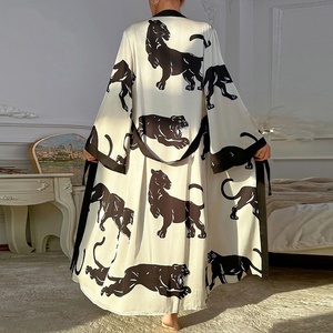 Nuevo Albornoz de Satén Estampado con Leopardo para Mujer, Sexy y de Manga Larga - Product Image 4