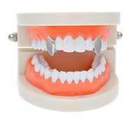 Nouvel arrivage Plaqué or 18 carats Personnalisé Single Vampire Sharp Dents Caps Grillz Halloween Vampire Teeth Style Halloween Party Gift