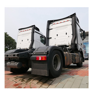 Sinotruck Foton Venta Caliente 4*2 Mano Izquierda Conducción 3700mm Tractor Cabeza Remolque Camión - Product Image 5