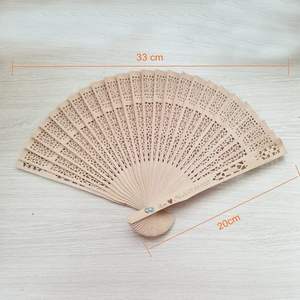 Gravierte Personalisierte Handfächer aus Holz für Hochzeiten mit Namen - Product Image 2