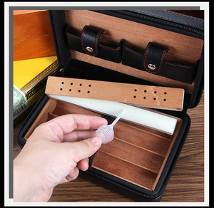 Humidor de Viaje de Cuero con Forro de Cedro, Moderno, Minimalista y de Lujo, Impermeable, Personalizado con Impresión, Portátil - Product Image 6