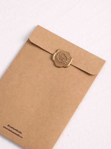 Sobre Cuadrado Plegable de Papel Reciclado Blanco con Sobre de Papel Kraft Personalizado - Product Image 5
