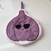 Serviettes de cuisine en polaire corail en gros, absorbantes, à suspendre, motif dessin animé, pour usage domestique, en forme de légumes, serviette portable en forme d'oignon violet